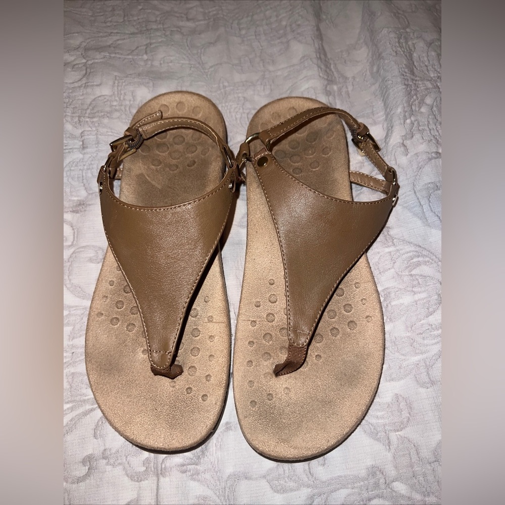 Vionic Womens Rest Kirra Size 8 Backstrap Tan Brown Leather Thong Sandals Shoes